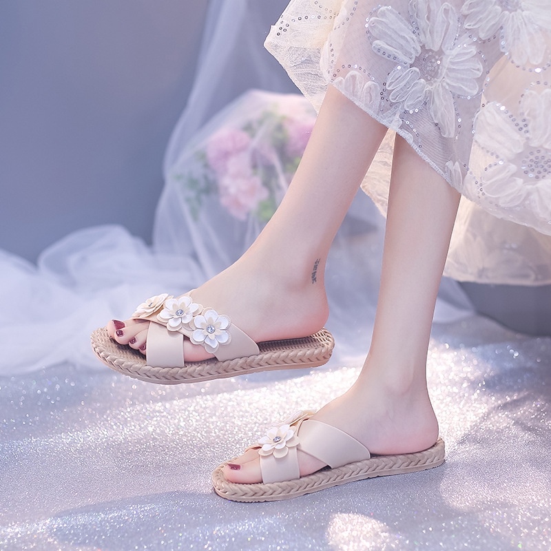 ☎☬ ✨READY STOCK✨2022 New Women Slippers Indoor and Outdoor Fashion Wear-resistant Non-slip Ladies Flat Sandals Slipper